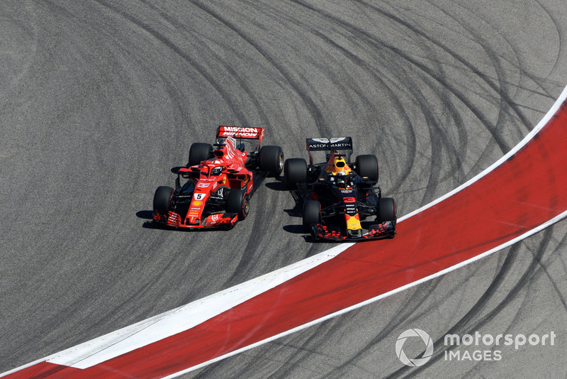 Sebastian Vettel, Ferrari SF71H y Daniel Ricciardo, Red Bull Racing RB14 colisionan en la primera vuelta