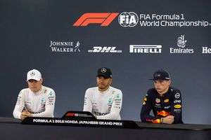 Valtteri Bottas, Mercedes AMG F1, Lewis Hamilton, Mercedes AMG F1 e Max Verstappen, Red Bull Racing, nella conferenza stampa