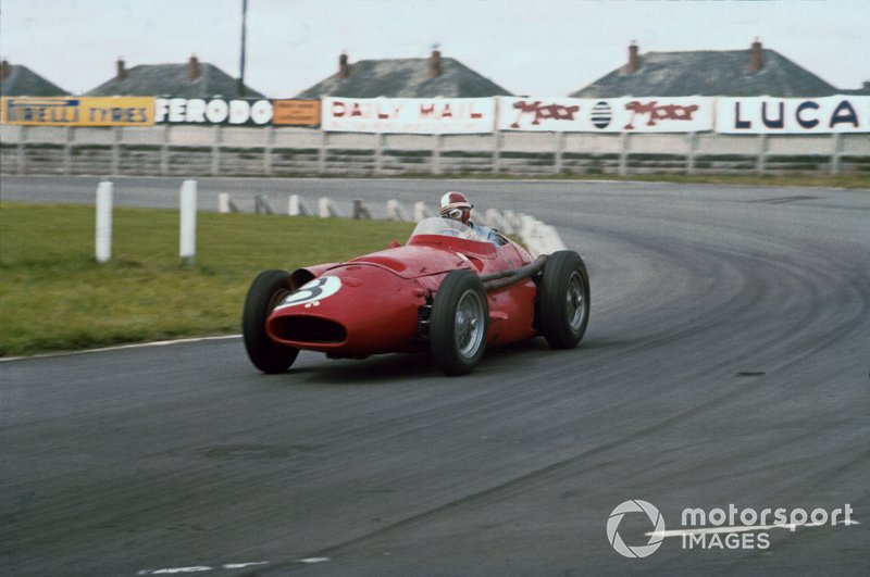 GP de Argentina 1957 - Aunque la foto es de otra carrera de ese año, el argentino Carlos Menditeguy, con Maserati 250F, logró en su país su primer y único podio en Fórmula 1. Fue tercero tras otros dos Maserati y solo disputaría 10 grandes premios en F1.