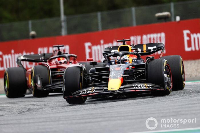 Max Verstappen, Red Bull Racing RB18, Charles Leclerc, Ferrari F1-75