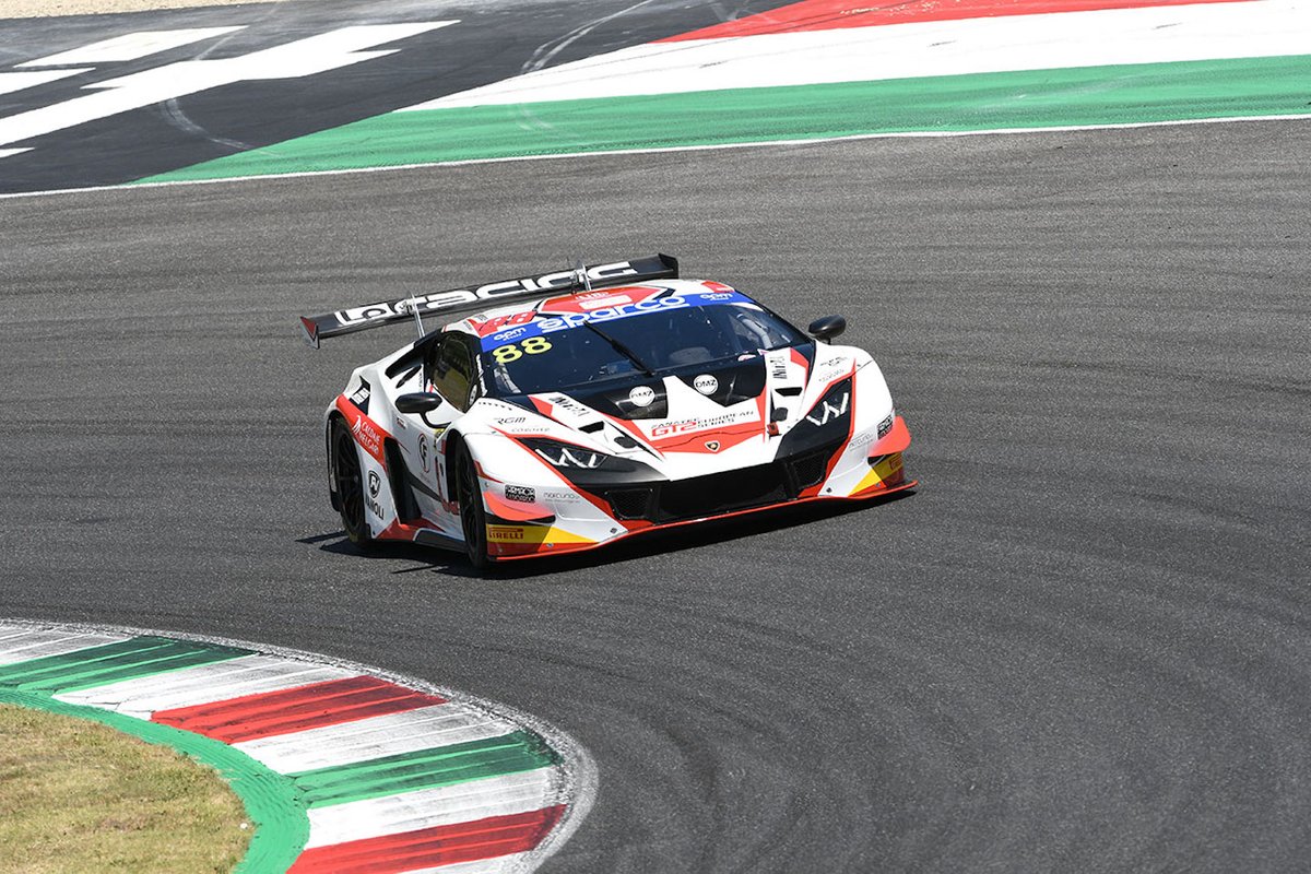 #88 LP Racing, Lamborghini Huracan GT3 Evo: Pietro Perolini, Angelo Negro, Lorenzo Veglia