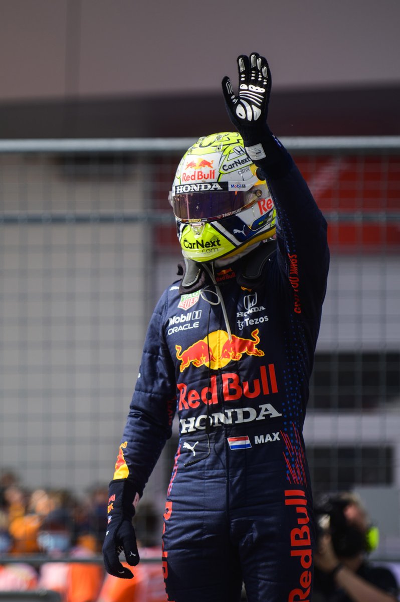 Ganador Max Verstappen, Red Bull Racing celebra en Parc Ferme