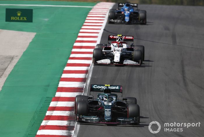Sebastian Vettel, Aston Martin AMR21, Antonio Giovinazzi, Alfa Romeo Racing C41, Fernando Alonso, Alpine A521