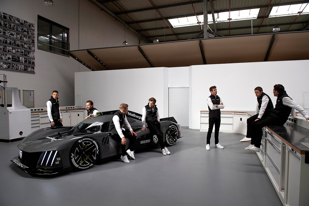 Kevin Magnussen, Jean-Eric Vergne, James Rossiter, Paul di Resta, Mikkel Jensen, Loic Duval, Gustavo Menezes con el Peugeot 9X8