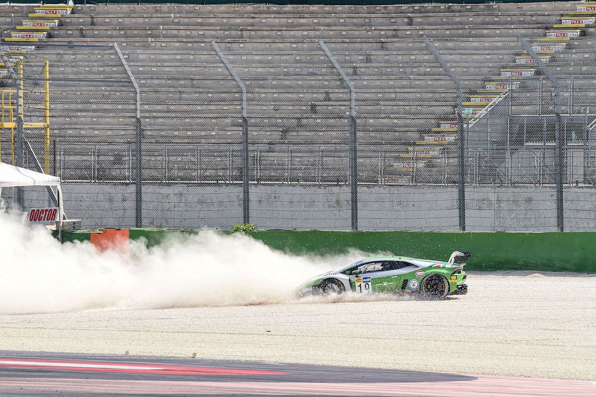 #19 Imperiale Racing, Lamborghini Huracán GT3 Evo: Mateo Llarena, Stuart Middleton