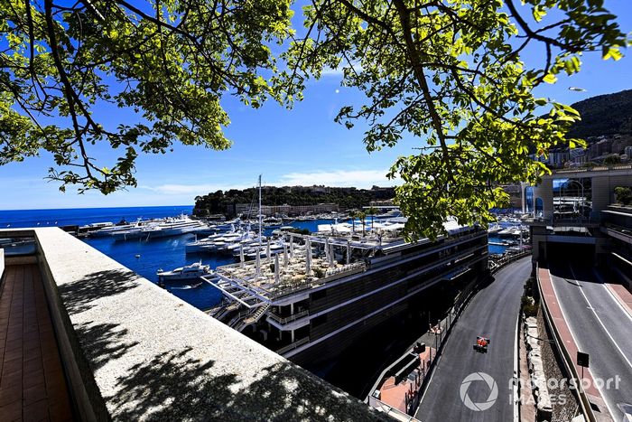 Carlos Sainz Jr., Ferrari SF21