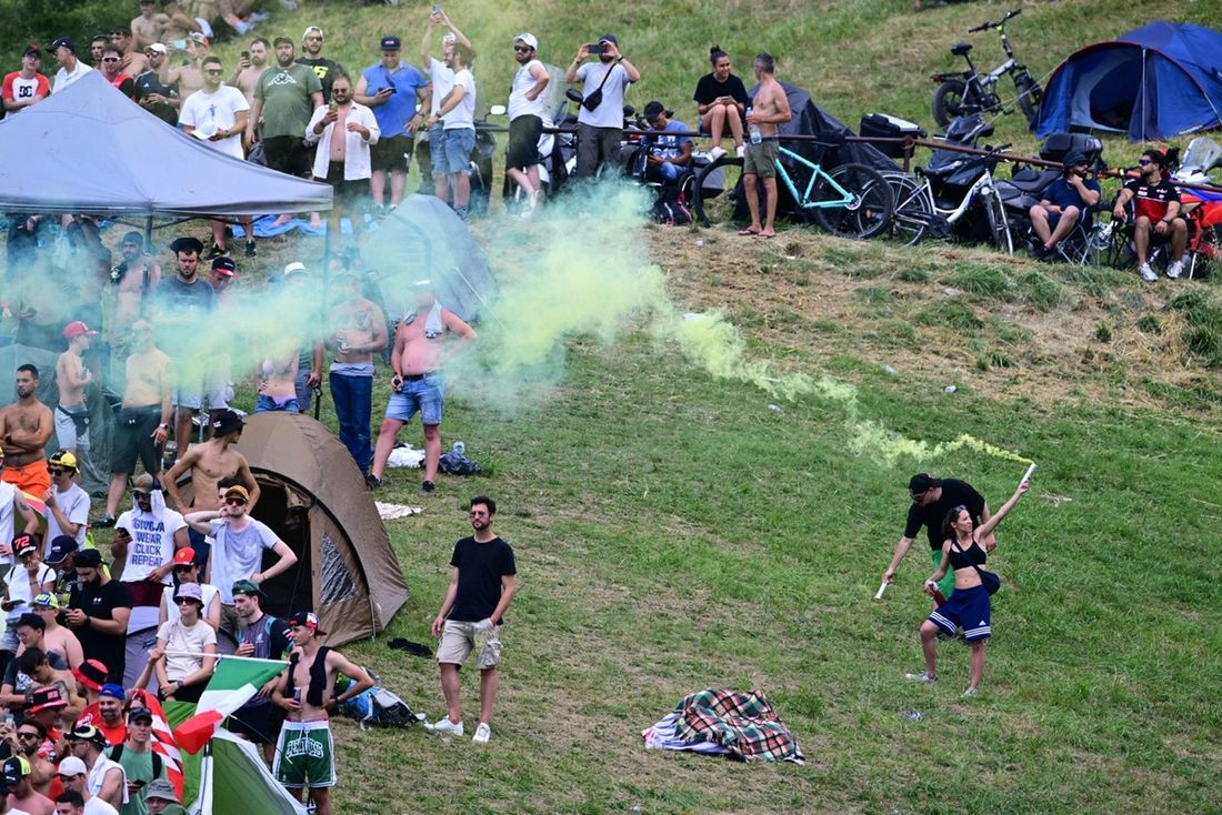 Espectadores asisten al Gran Premio de Italia de Moto GP 