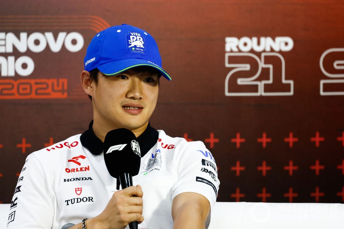 Yuki Tsunoda, Visa Cash App RB F1 Team, en la rueda de prensa