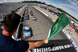 Start: Kyle Busch, Joe Gibbs Racing Toyota leads