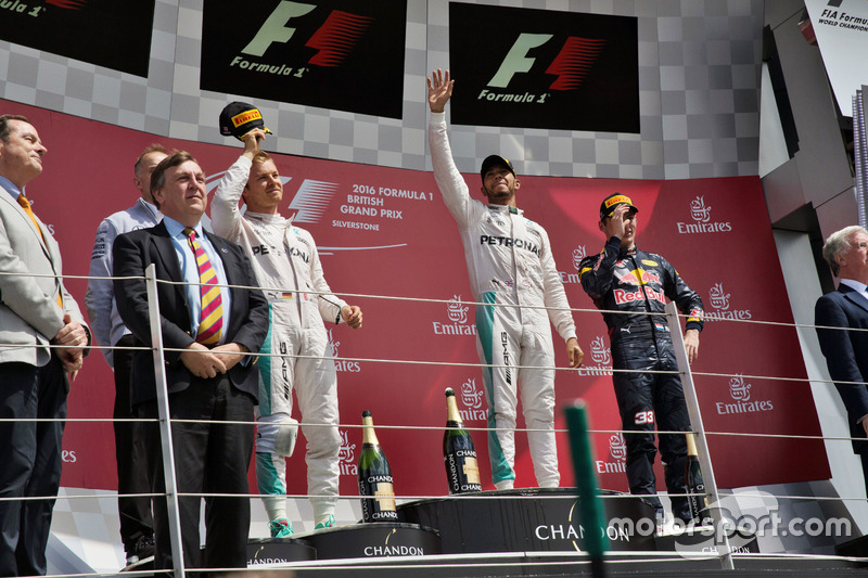 The podium (L to R): Nico Rosberg, Mercedes AMG F1, second; Lewis Hamilton, Mercedes AMG F1, race wi