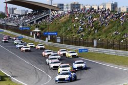 Start van de Audi Sport TT Cup-race op Circuit Park Zandvoort