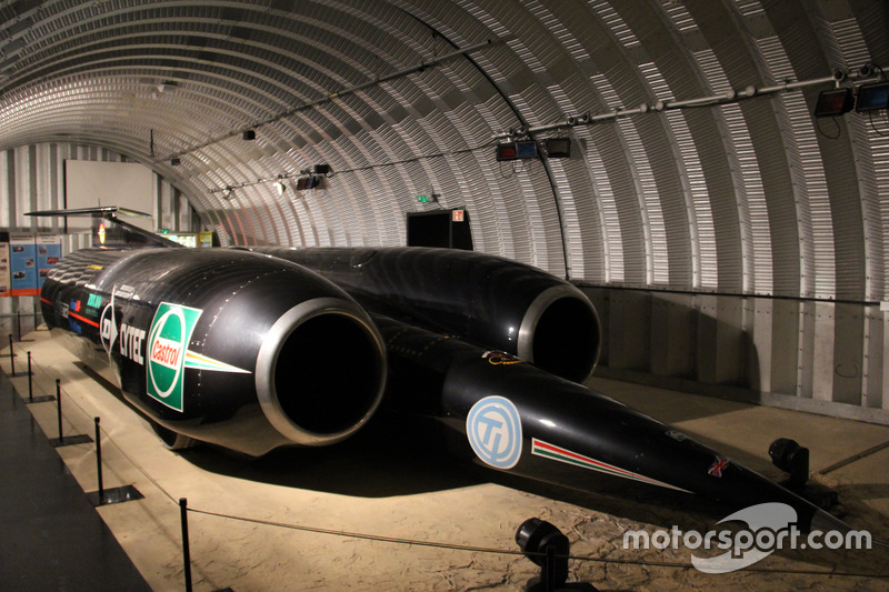 O ThrustSSC tem 110.000 hp e já atingiu 1.227,986 km/h.