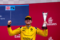 Podium : le troisième Oliver Rowland, MP Motorsport
