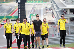 Jolyon Palmer, Renault Sport F1 Team walks the circuit with the team