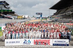 La foto de grupo de pilotos de las 24 Horas de Le Mans 2016