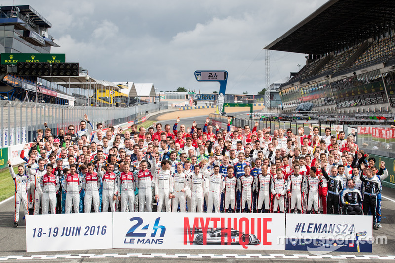 La traditionnelle photo de groupe des pilotes