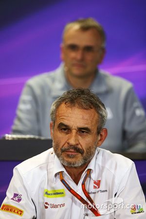 Beat Zehnder, Sauber F1 Team Manager in de persconferentie