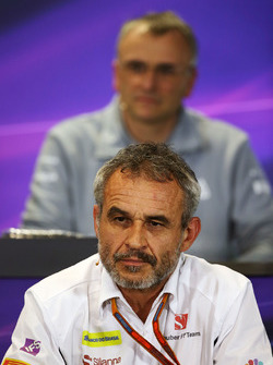 Beat Zehnder, Sauber F1 Team Manager nella conferenza stampa