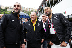 Сириль Абитбуль, управляющий директор Renault Sport F1, Фредерик Вассёр и Тони Паркер, баскетболист