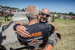 Tim Coronel en Tom Coronel, Maxxis Dakar Team, aan de finish van de Dakar 2016