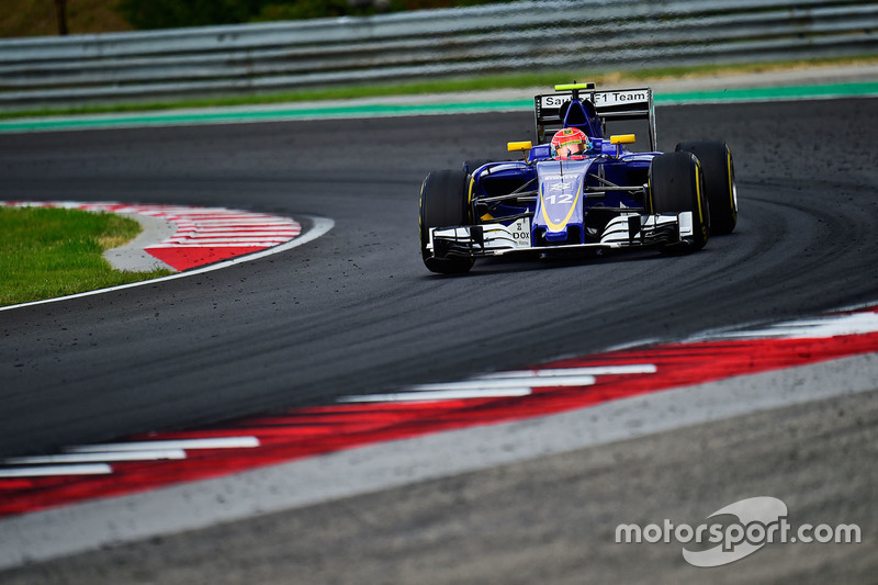 Com pista seca, Felipe Nasr não pôde fazer muito para avançar na prova e não foi além do 17º lugar.