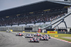 Старт: #7 Audi Sport Team Joest Audi R18: Андре Лоттерер, Марсель Фасслер лідирують