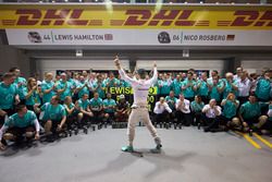 Nico Rosberg, Mercedes AMG F1 W07 Hybrid celebrate