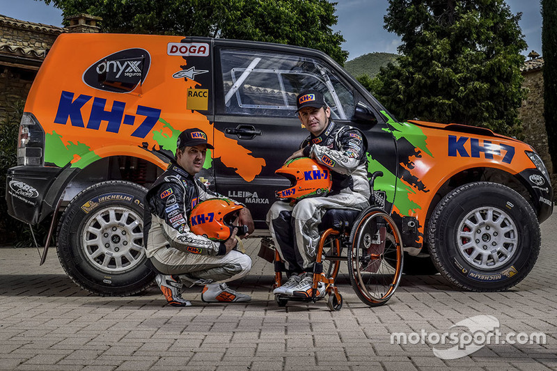 Isidre Esteve y Txema Villalobos con el Mitsubishi Montero 2017 KH7 Sport