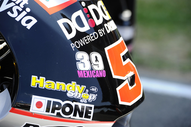 Un sticker en hommage à Luis Salom sur la moto de Johann Zarco, Ajo Motorsport