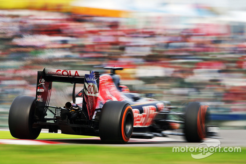2016 год. За рулем болида (STR11) по ходу гонки