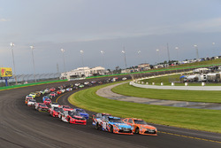 Start: Kyle Busch, Joe Gibbs Racing Toyota leads