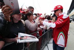 Kimi Raikkonen, Ferrari signs autographs for the fans