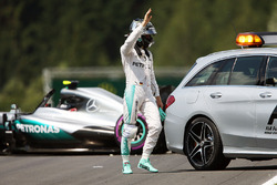Nico Rosberg, Mercedes AMG F1 W07 Hybrid after crashing