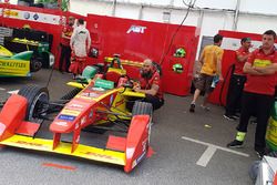 Atmosphère dans le garage ABT Schaeffler Audi Sport