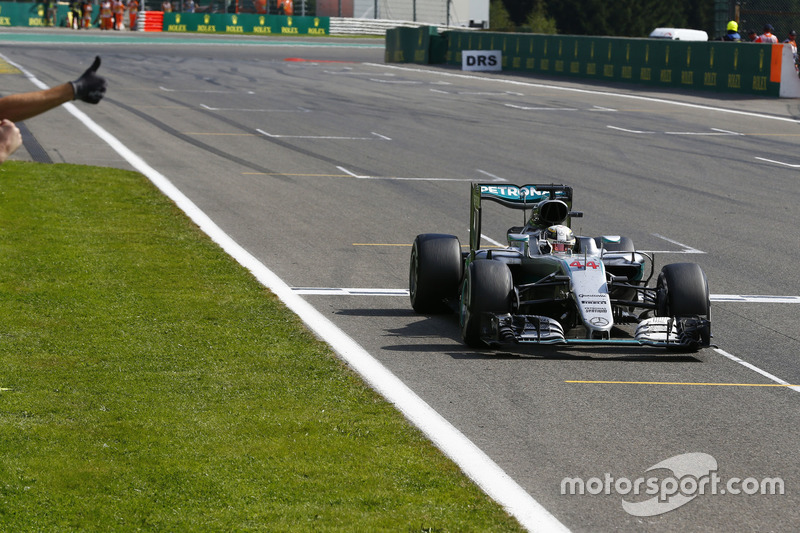 Yarış galibi Nico Rosberg, Mercedes AMG F1 W07 Hybrid