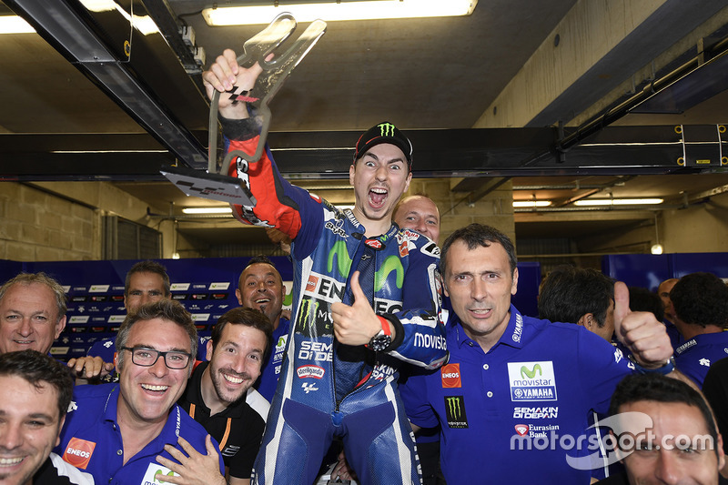 Race winner Jorge Lorenzo, Yamaha Factory Racing celebrates with team