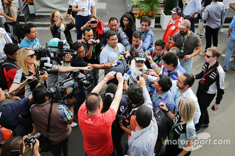 Sergio Perez, Sahara Force India F1 met de media