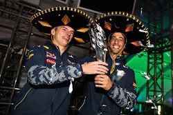 Podium : le troisième, Daniel Ricciardo, Red Bull Racing avec Max Verstappen, Red Bull Racing