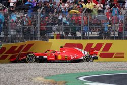 Sebastian Vettel, Ferrari SF71H percute le mur et abandonne