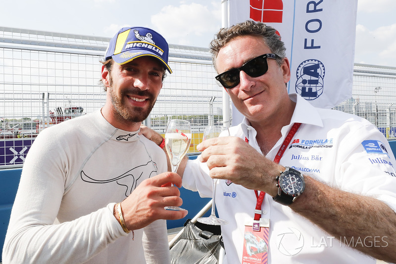 Jean-Eric Vergne, Techeetah, celebra con Alejandro Agag, CEO, Formula E