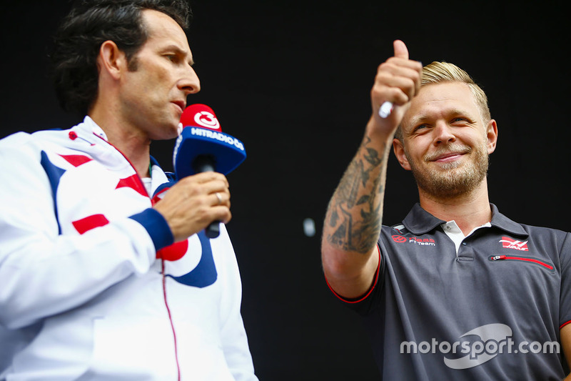 Kevin Magnussen, Haas F1 Team on stage during a fan event