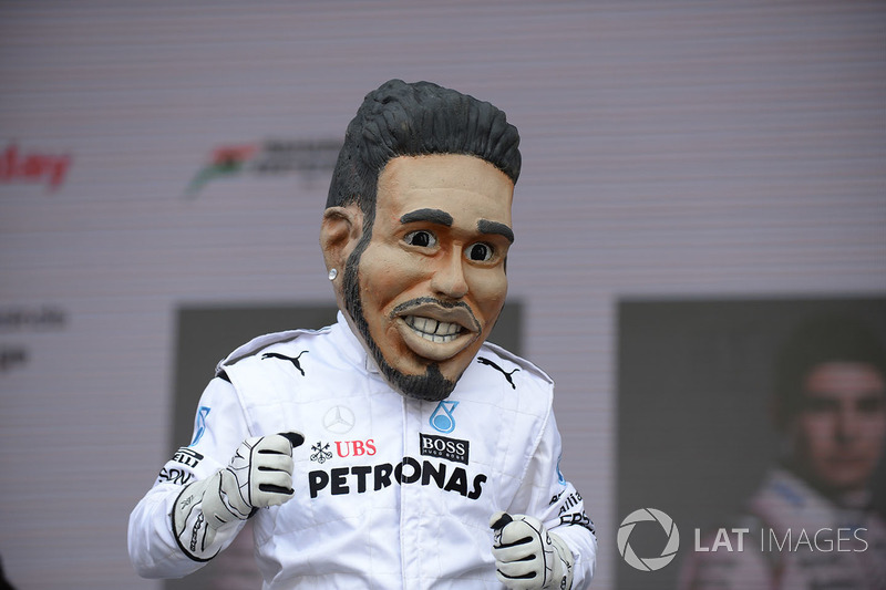 Кукла Льюиса Хэмилтона, Mercedes AMG F1