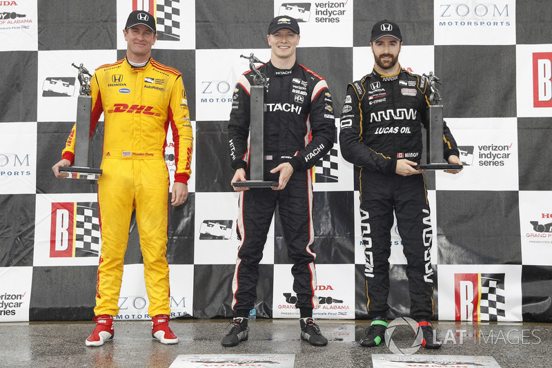 Ryan Hunter-Reay, Andretti Autosport Honda, Josef Newgarden, Team Penske Chevrolet, James Hinchcliffe, Schmidt Peterson Motorsports Honda, sur le podium