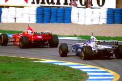 Жак Вильнёв, Williams FW19 преследует Михаэля Шумахера, Ferrari F310B