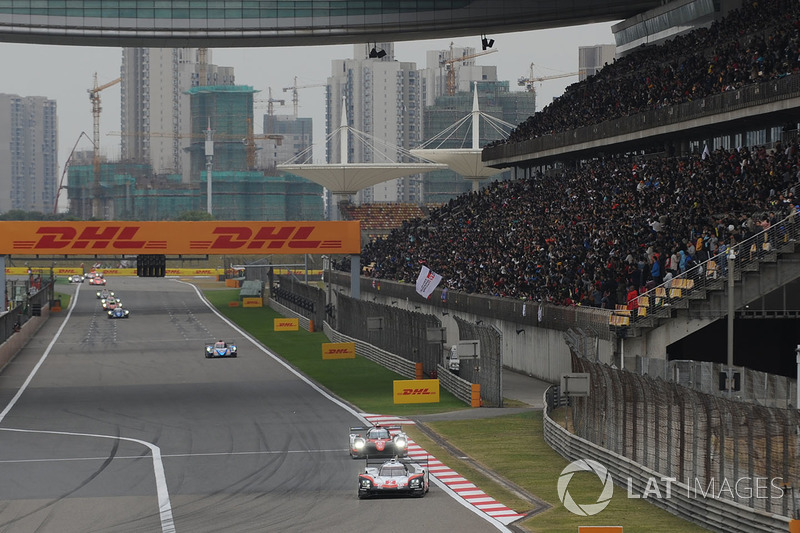 #2 Porsche Team Porsche 919 Hybrid: Timo Bernhard, Earl Bamber, Brendon Hartley