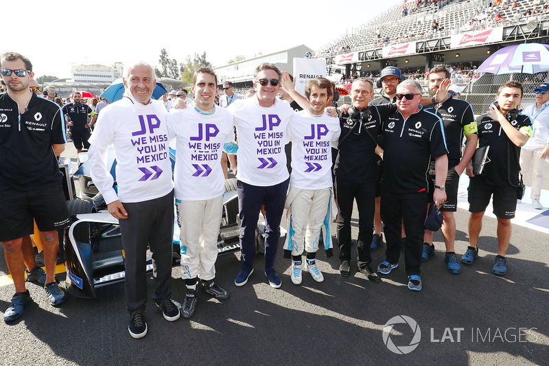 Sébastien Buemi, Renault e.Dams, Alejandro Agag, CEO de Formula E, Nicolas Prost, Renault e.Dams, con un mensaje para el director del equipo Dams Jean Paul Driot
