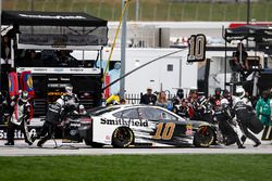 Aric Almirola, Stewart-Haas Racing, Smithfield Ford Fusion pit stop