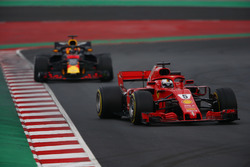 Sebastian Vettel, Ferrari SF71H, Max Verstappen, Red Bull Racing RB14
