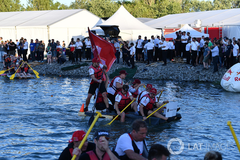 Sauber lors de la course de radeaux