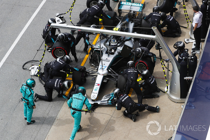 Valtteri Bottas, Mercedes AMG F1 W09, makes a pit stop